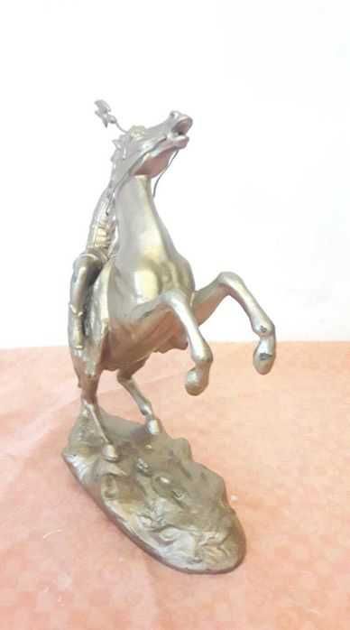 Statuie calaret vintage