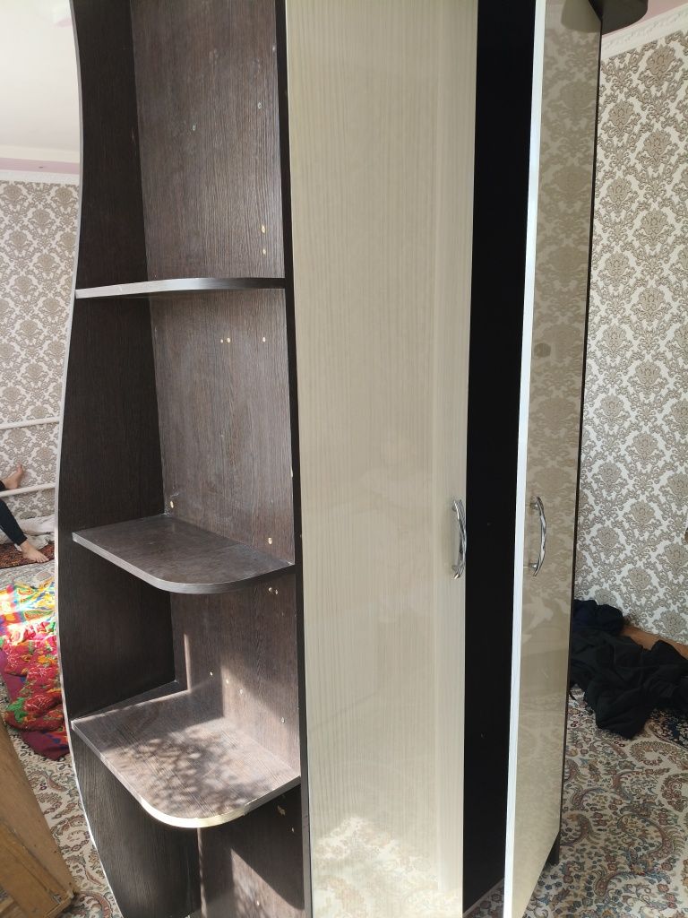 Большой шкаф для вашей одежды