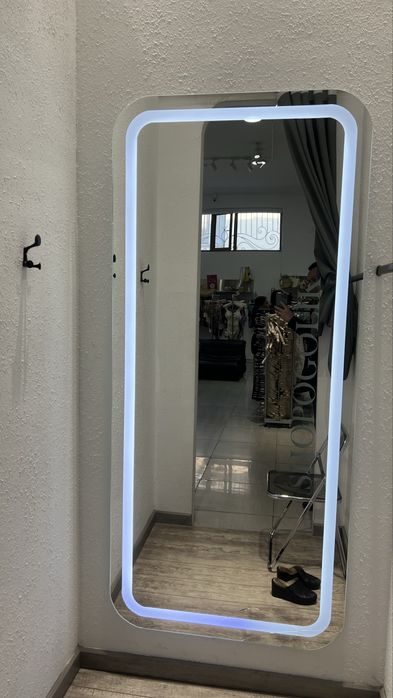 Зеркало в магазин