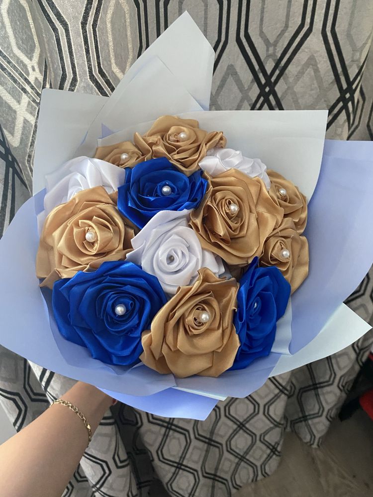 Buchet 13 trandafiri din satin