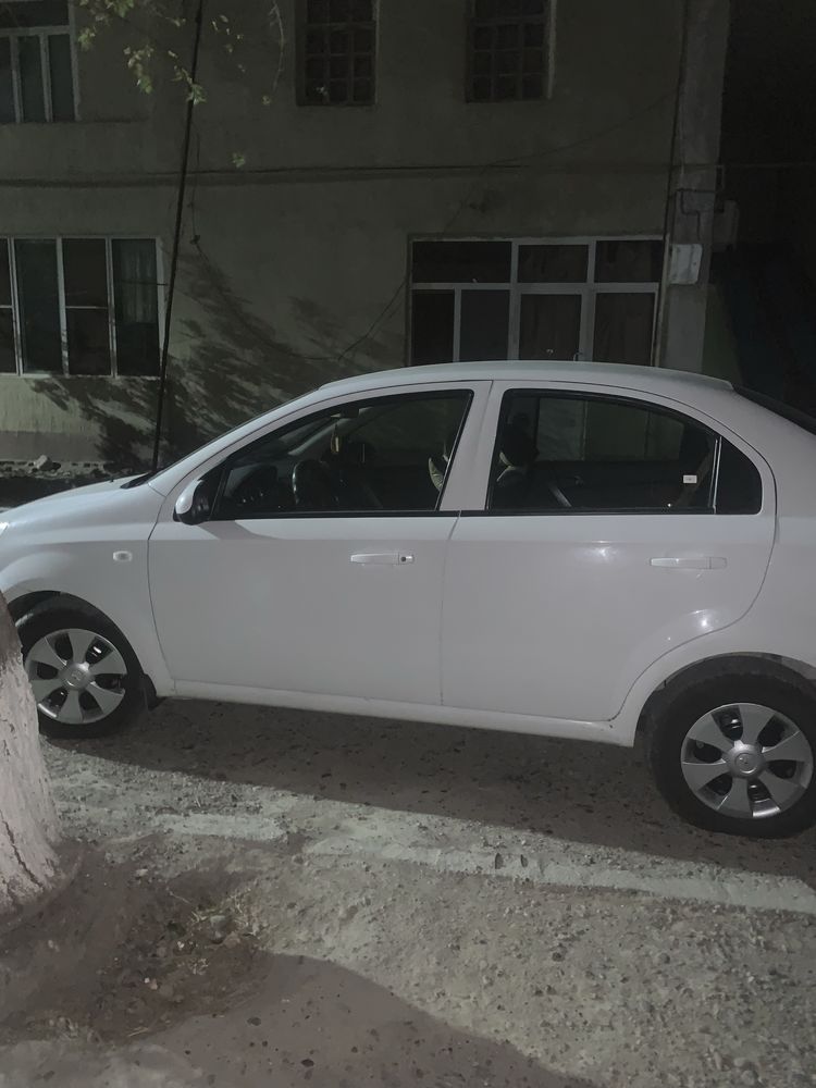 Nexia 3 gaz bor 2017 yil 128 ming km yurgan kraska yoq garantiya bor