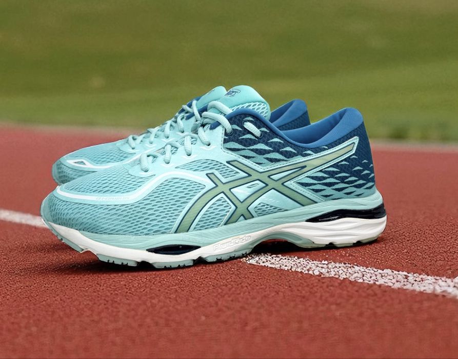 Asics Gel-Cumulus 18 (43.5) Маратонки