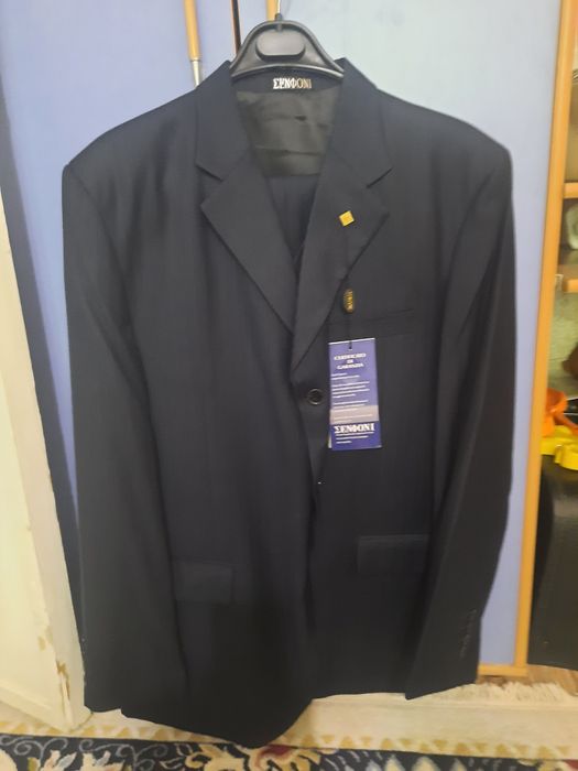 Продам костюмы мужские новые