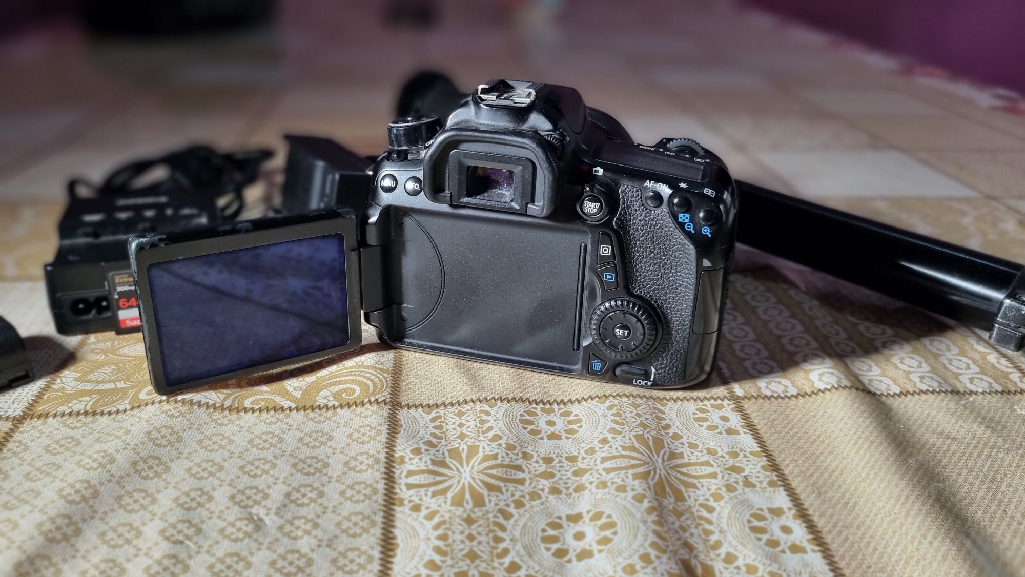 Canon 70D sotiladi