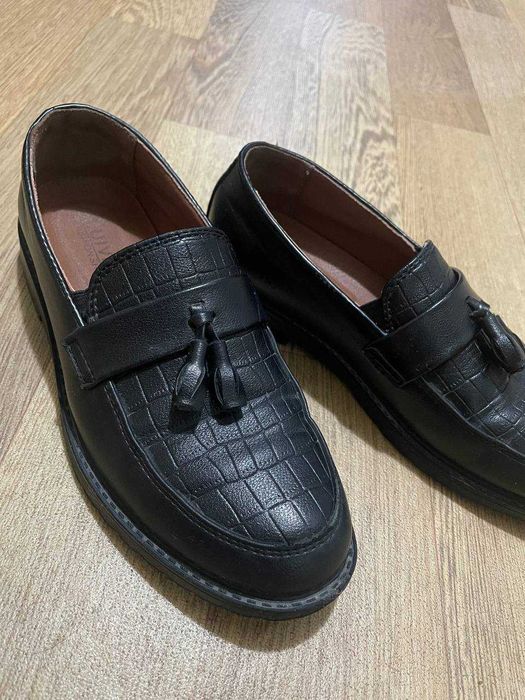 Б/у школьная обувь в отличном состоянии