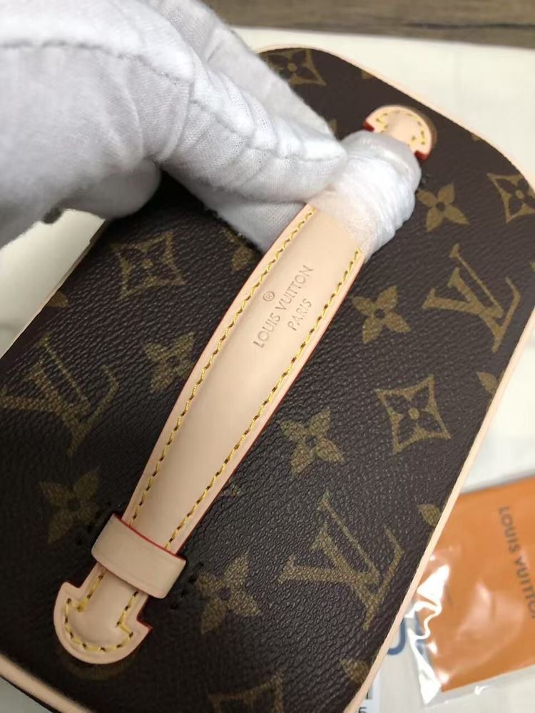 Louis vuitton чанта клъч мини вариант