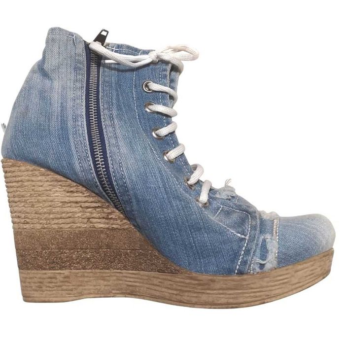 Vand ghete de dama, cu toc, din blugi, brodate - marimea 41