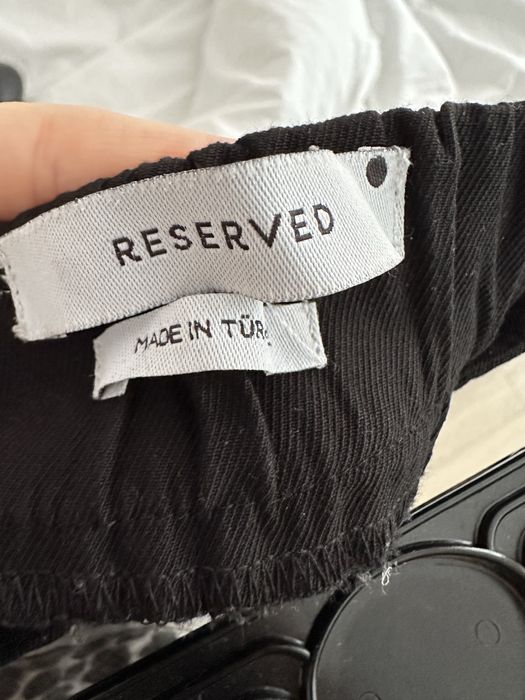 Pantaloni Reserved stil cargo cu buzunare laterale