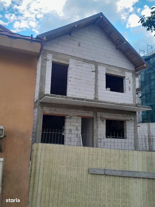 Casa P+1E+P 4 camere Kamsas.