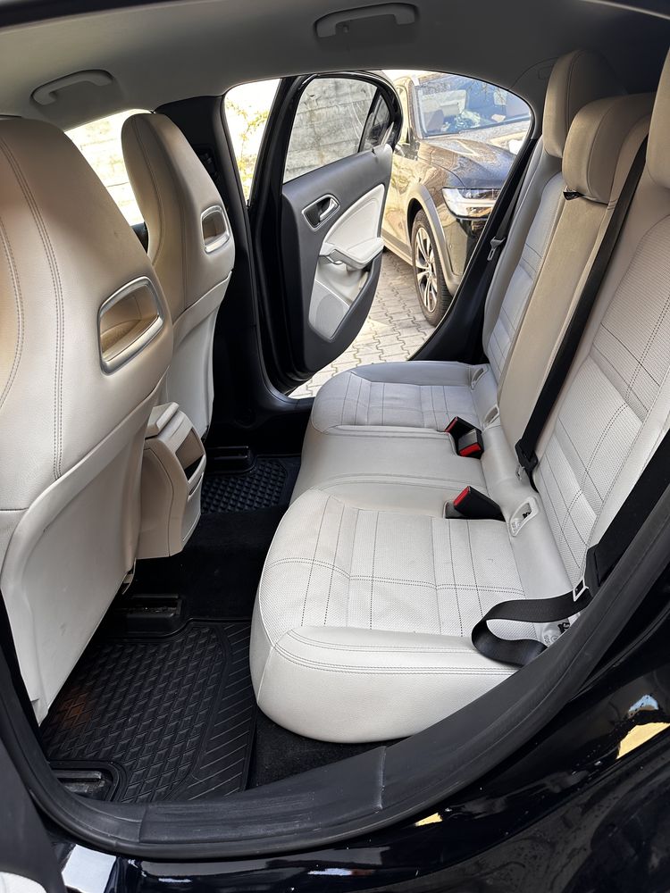 Mercedes Benz A180 automat 1.6 benzina, an 2013
