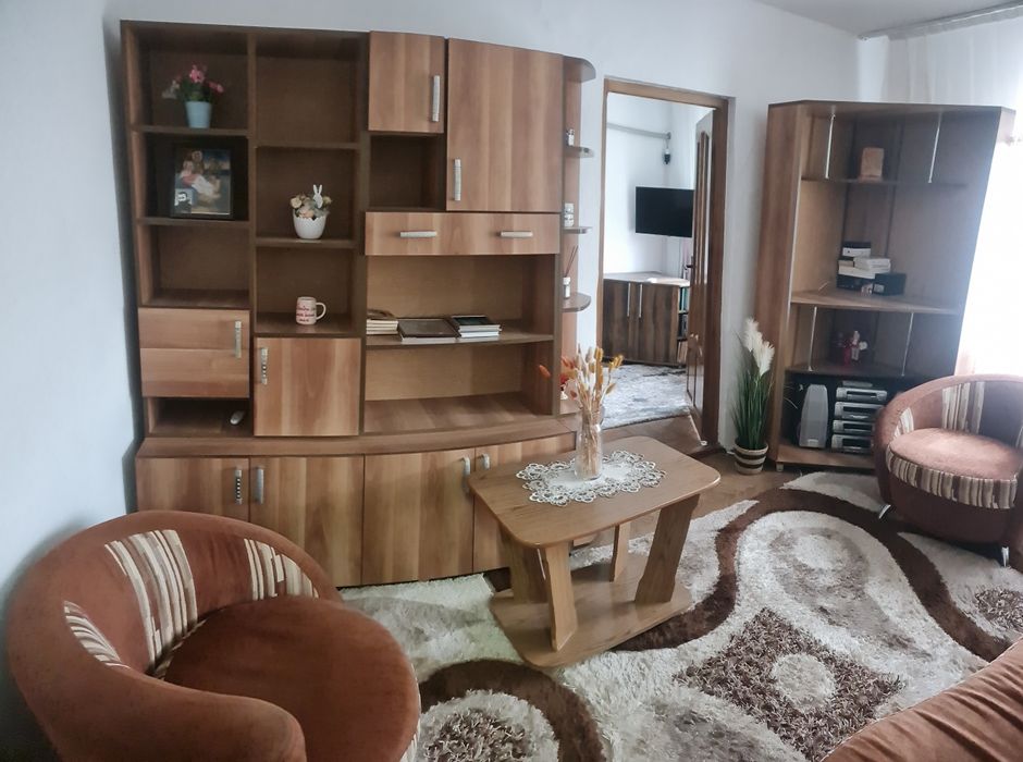 Apartament 3 camere zona 9 mai
