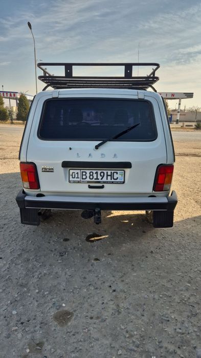 moshina niva 4eshiklik xamma navrotlari bor olib xaydash kerak