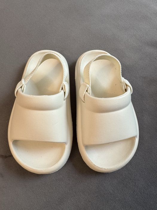 Papuci zara marimea 22