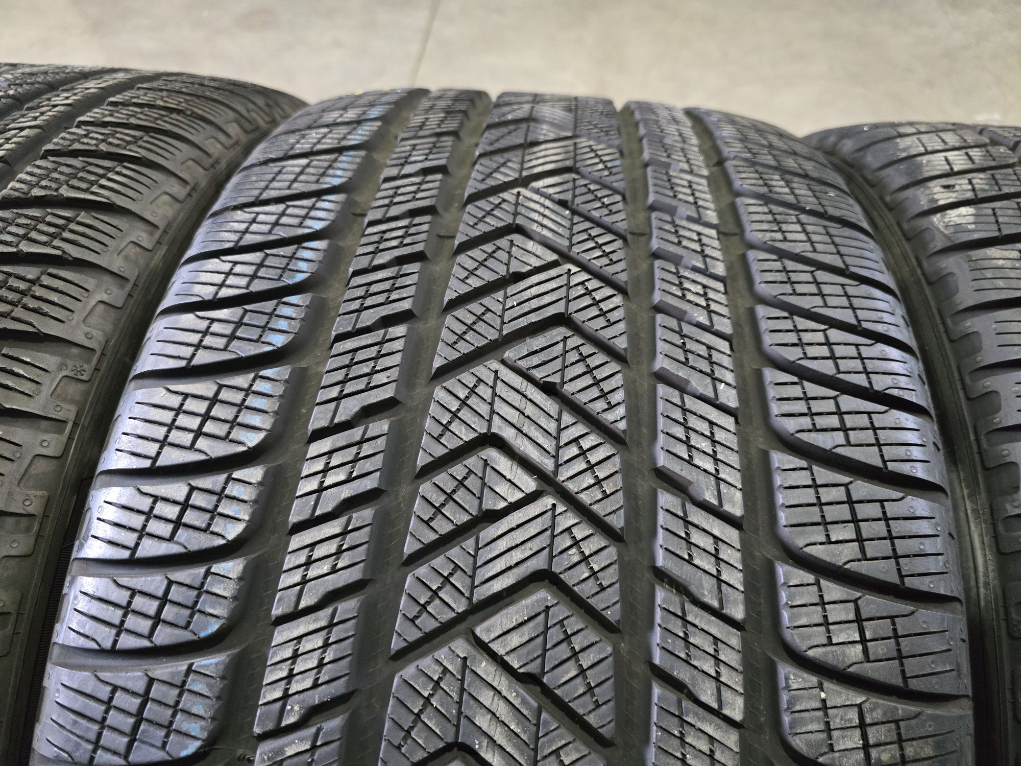 325/35/22//285/40/22 PIRELLI