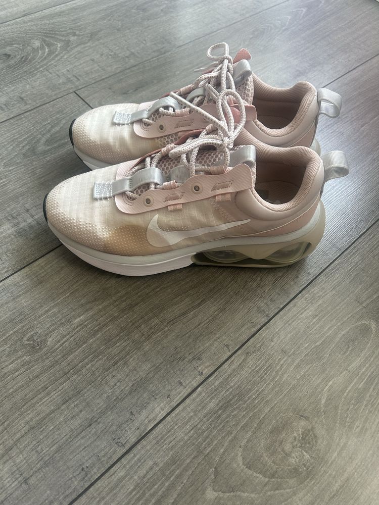 Дамски маратонки Nike air max