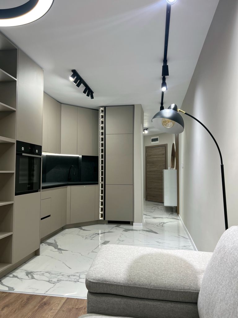 Продава се Тристаен апартамент в Пловдив, Тракия - 106 кв.м за 1595 €/кв.м - Снимка #1