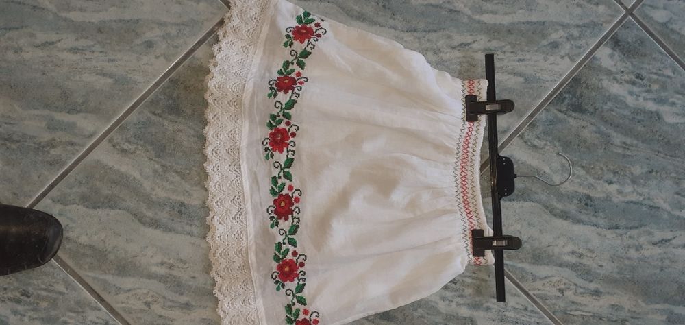 Poale ,fuste costum popular fete