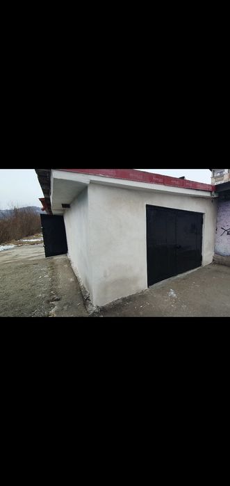 Inchiriez Garaj mare în petrila 12m