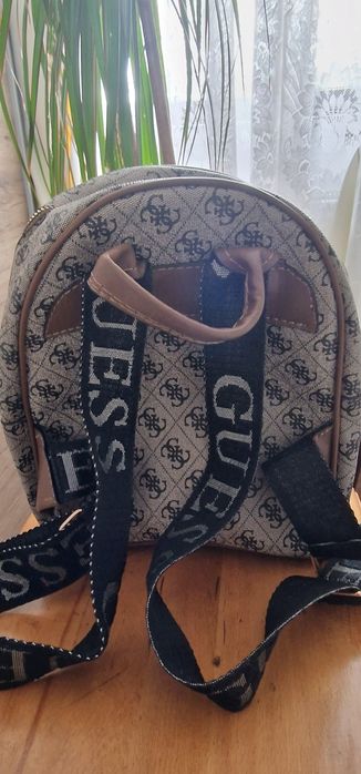 Rucsac guess nou
