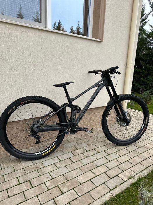 Vănd bicicleta de downhill mondraker summum