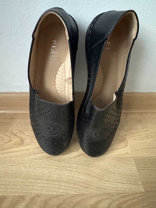 Pantofi noi (nepurtati)