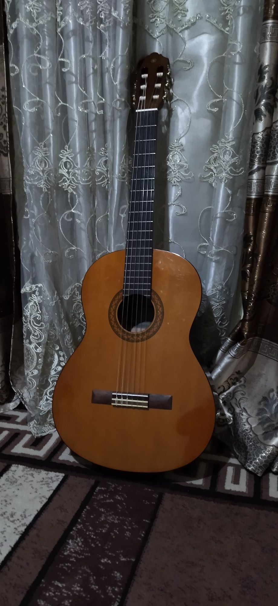 Ямаха с 40 калачинске гитара