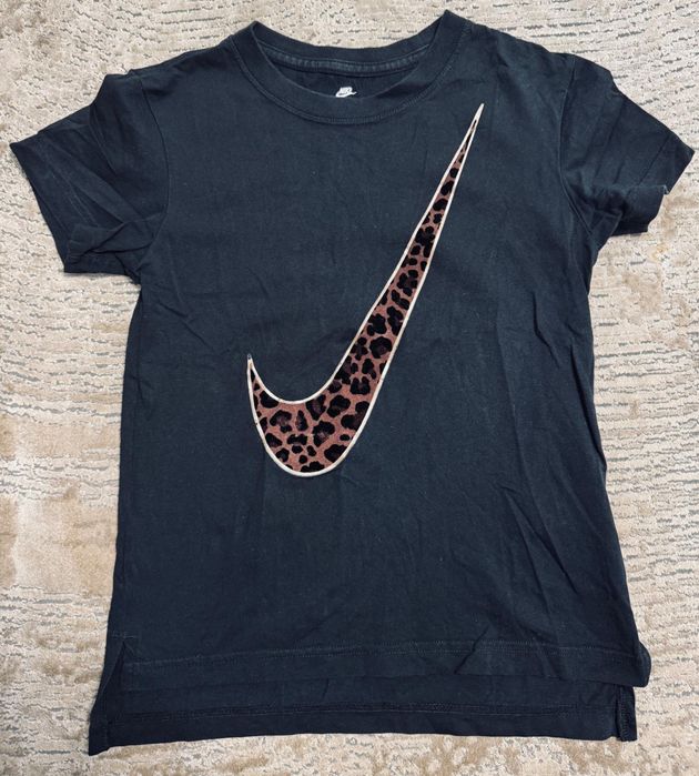 Tricou Nike masura 128-137 cm nou fara eticheta pentru fete