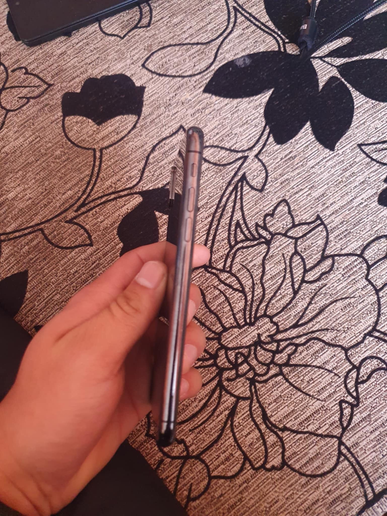 iPhone xs 64 гб /