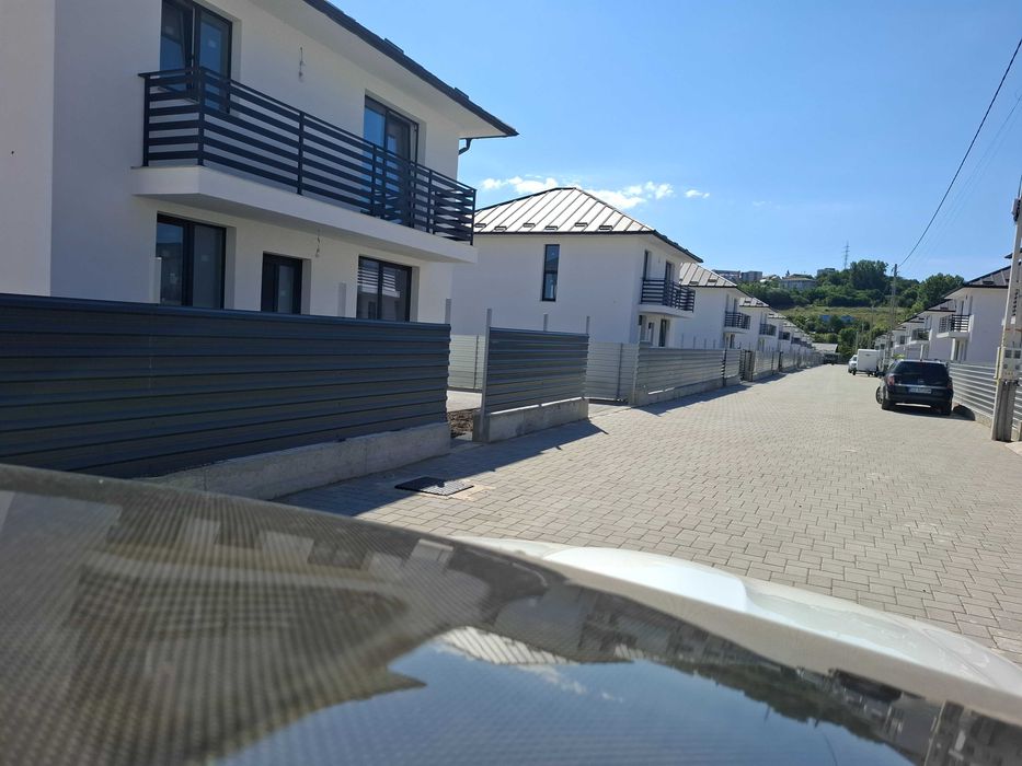 Executam case, blocuri, hale la rosu sau la cheie