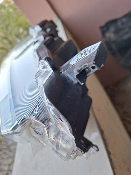 Десен фар Toyota Yaris 2020 - 2023