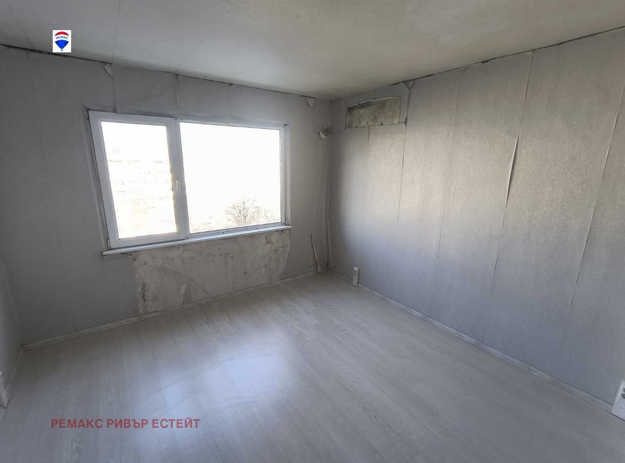 Продава се Тристаен апартамент в Русе, Дружба 3 - 92 кв.м за 869 €/кв.м - Снимка #5