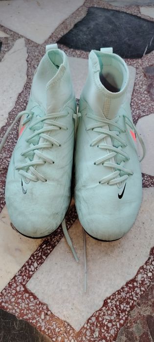 Бутонки Adidas и Nike