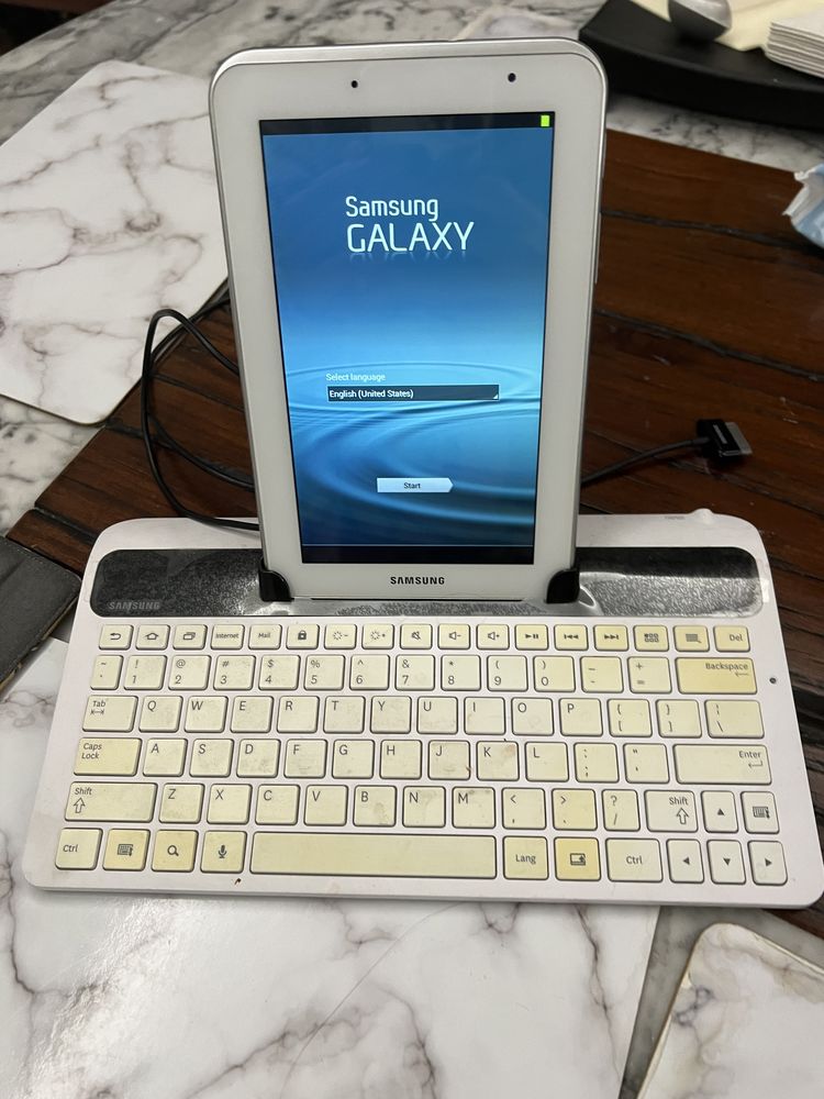Таблет Samsung Galaxy 2 7.0 с клавиатура