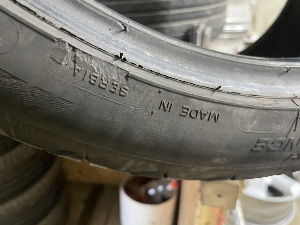 Продам шины 235/40 R18 покрышки резина колеса