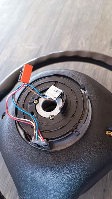 Продавам оригинален M волан за BMW E36 и BMW E39.