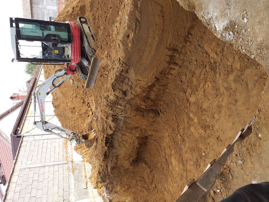 Închiriez miniexcavator+basculabila 3,5 t, montaj fose,