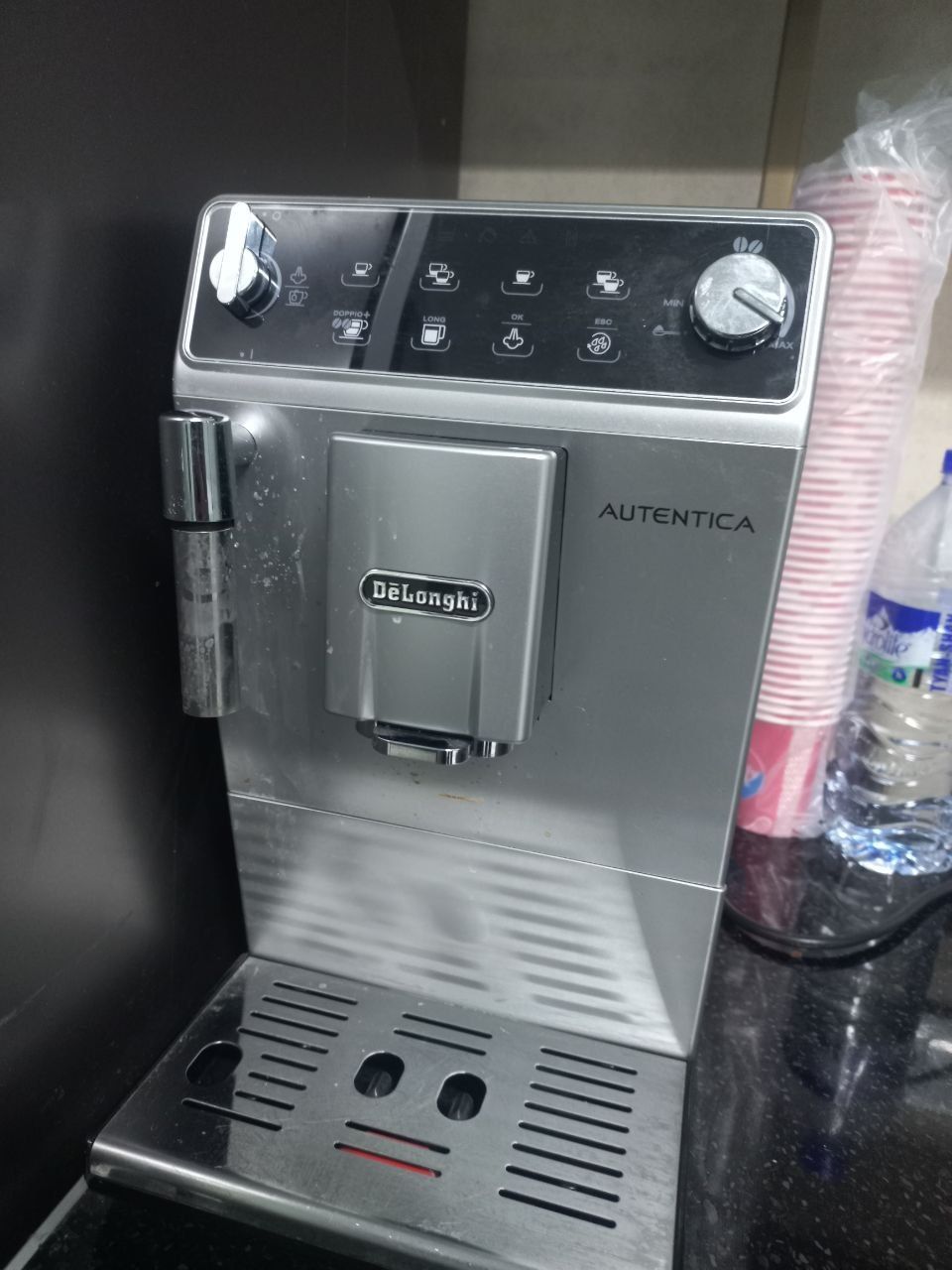Kofi mashina Delonghi