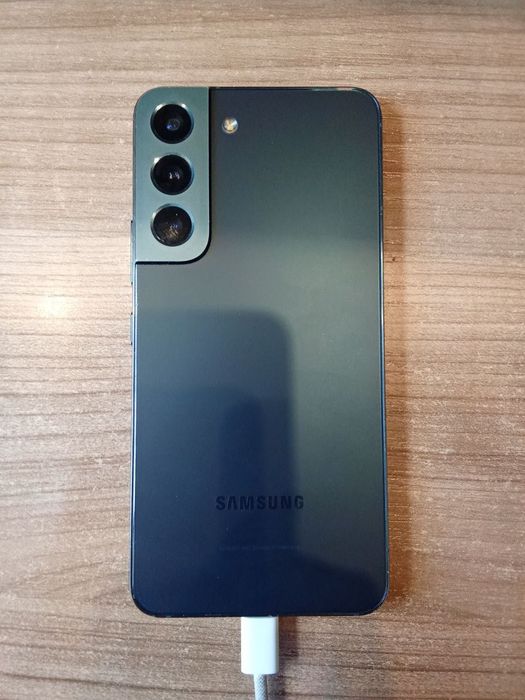 Samsung s22 в хорошем состоянии