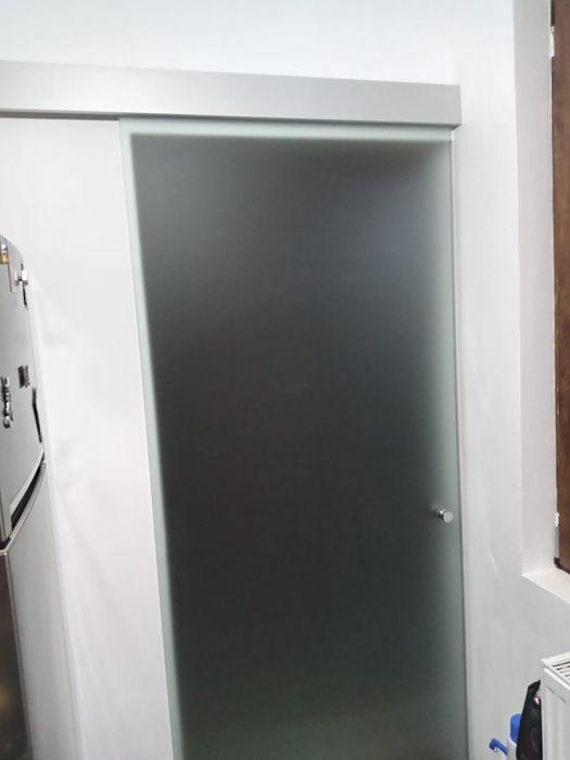 Usa glisanta din sticla