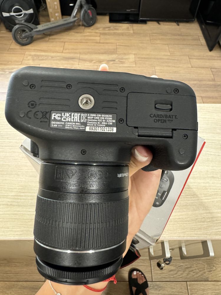 Aparat foto Canon EOS 2000D, 24.1 MP + Obiectiv EF-S 18-55mm, CA NOU!!
