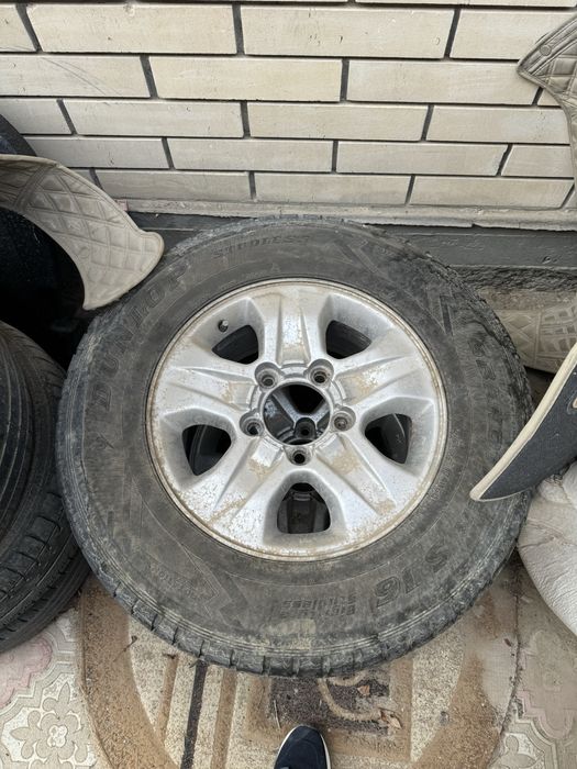 Ассалаумалейкум 4 штук диск бирге сатылады зимний резина 275-65 R17