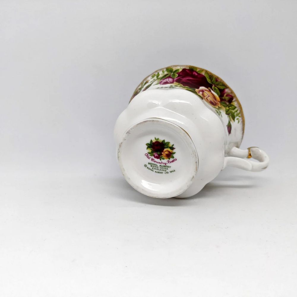 Royal Albert Old country roses тенис сет за кафе с бисквити или кекс