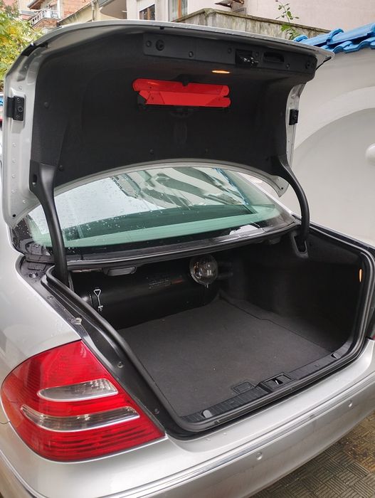 Mercedes E200 сив