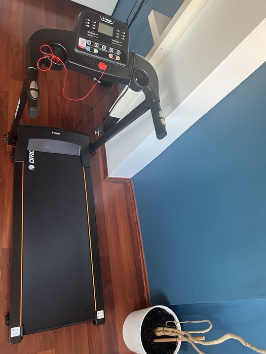 Banda de alergare folosita de cateva ori