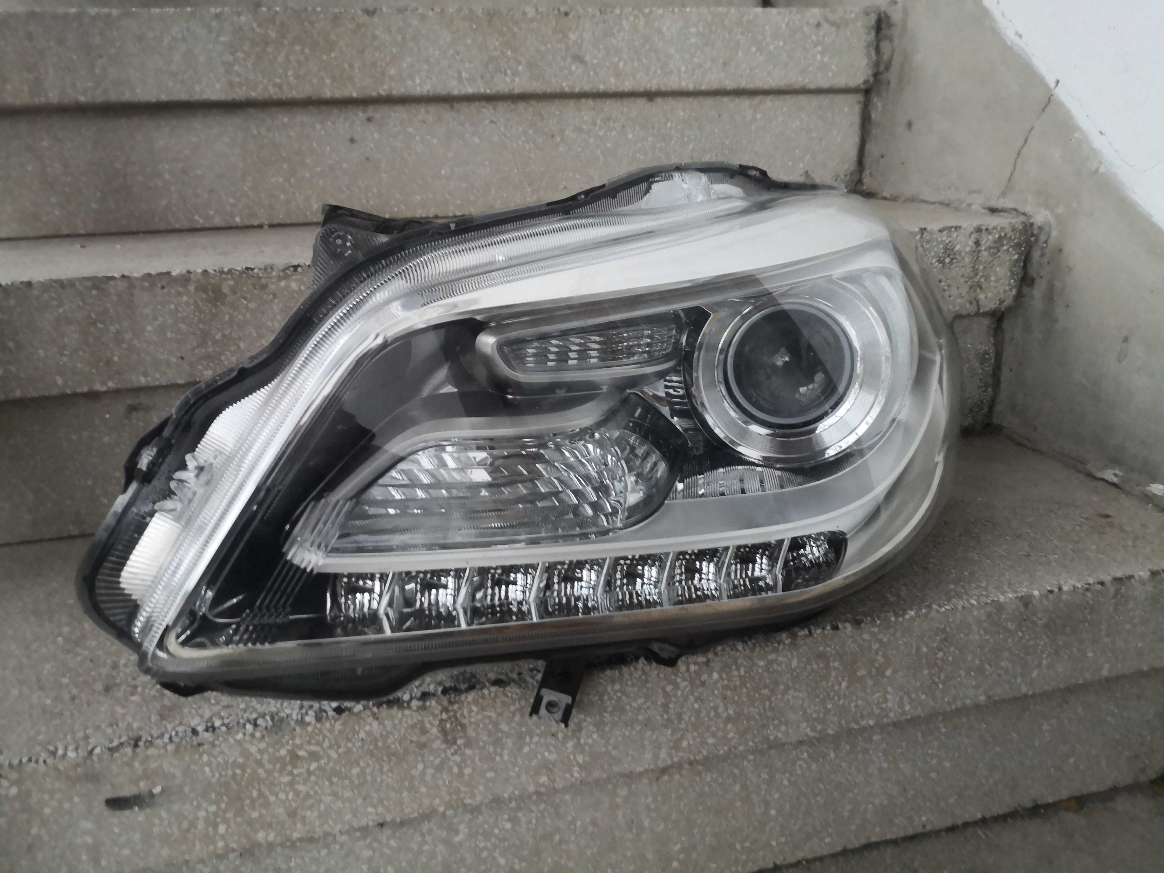 Фар Suzuki SX4 Xenon LED ляв/Фар Сузуки СХ4 ксенонов Оригинален