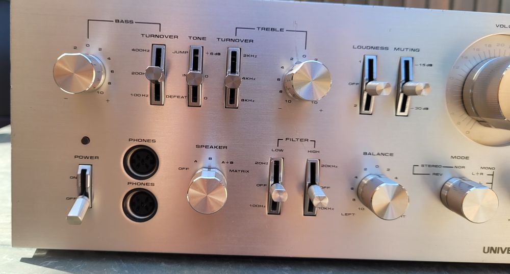 Amplificator UNIVERSUM 2500 super audiție