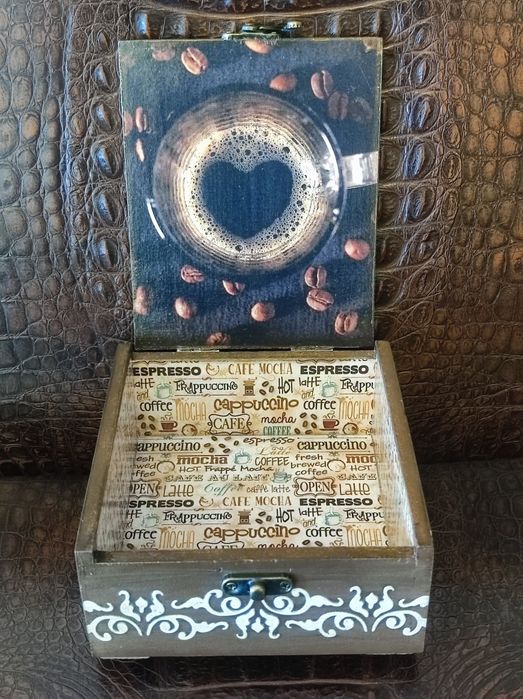 Дизайнерска кутия за кафе + 10 безплатни капсули Лаваца!