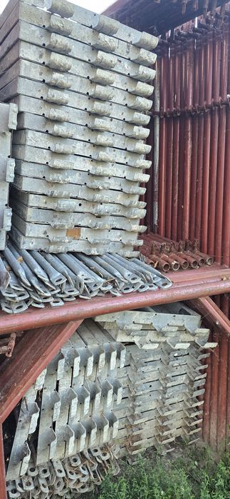 Vând schela metalică sh