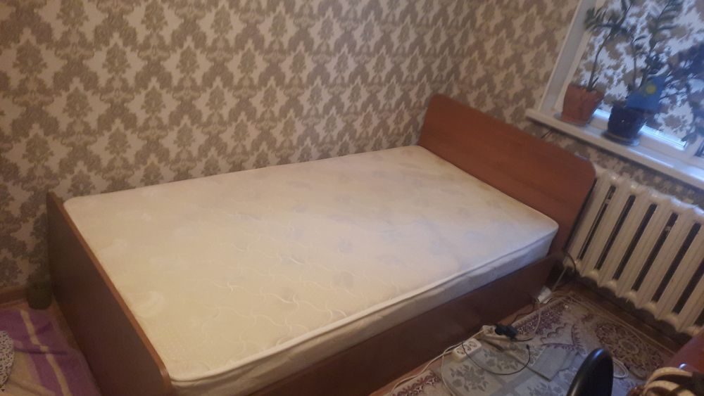 Продаётся кровать с матрасом в очень хорошем состоянии