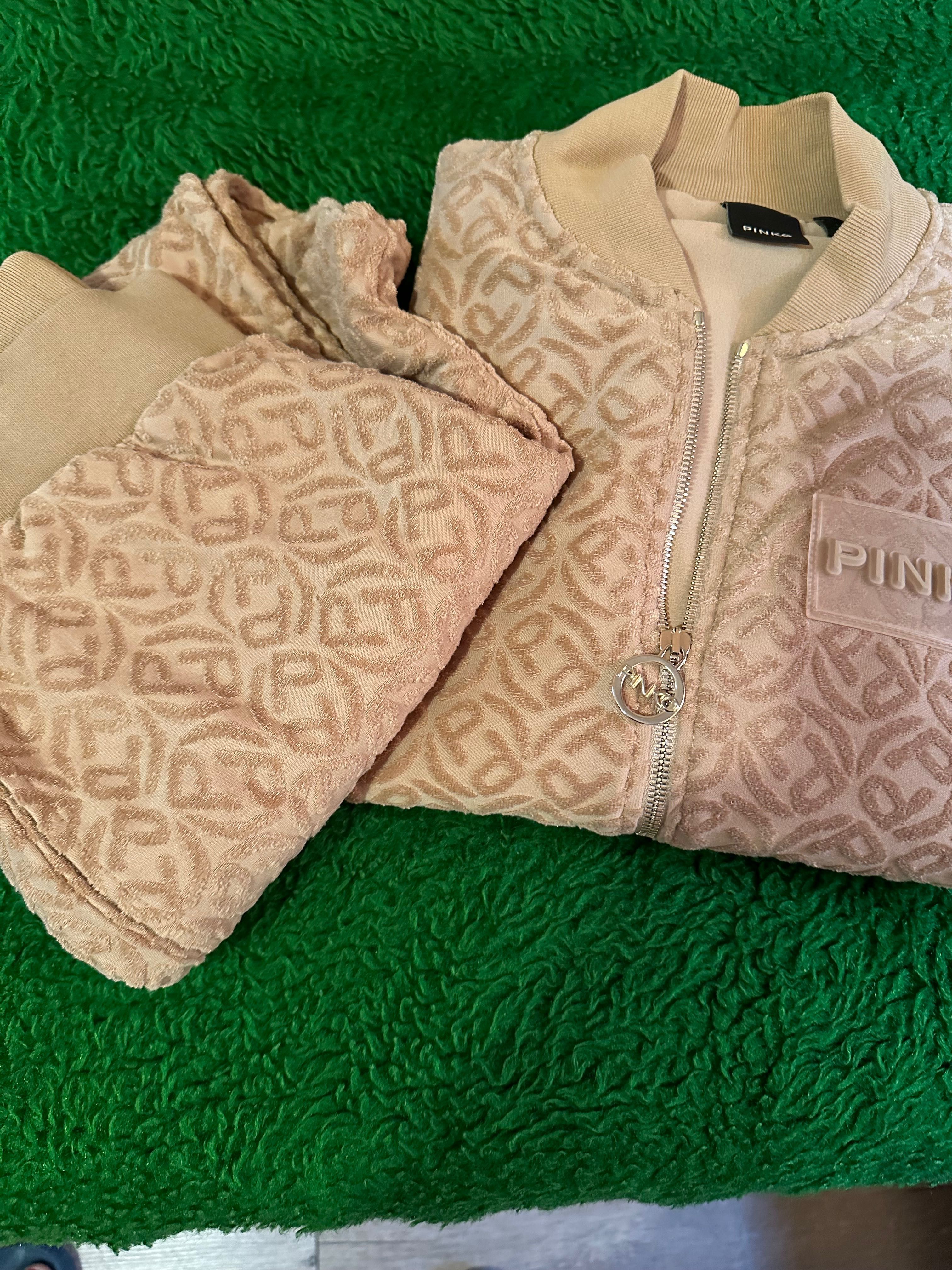 Анцунг Pinko ……………
